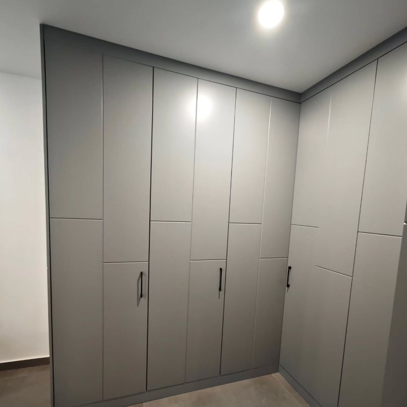 vestidor con puertas (1)
