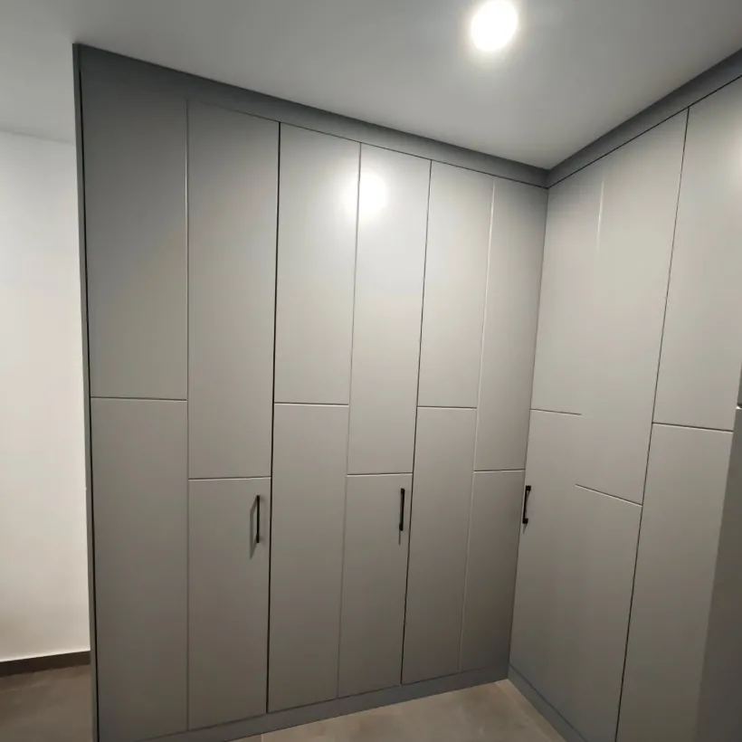 vestidor con puertas (1)