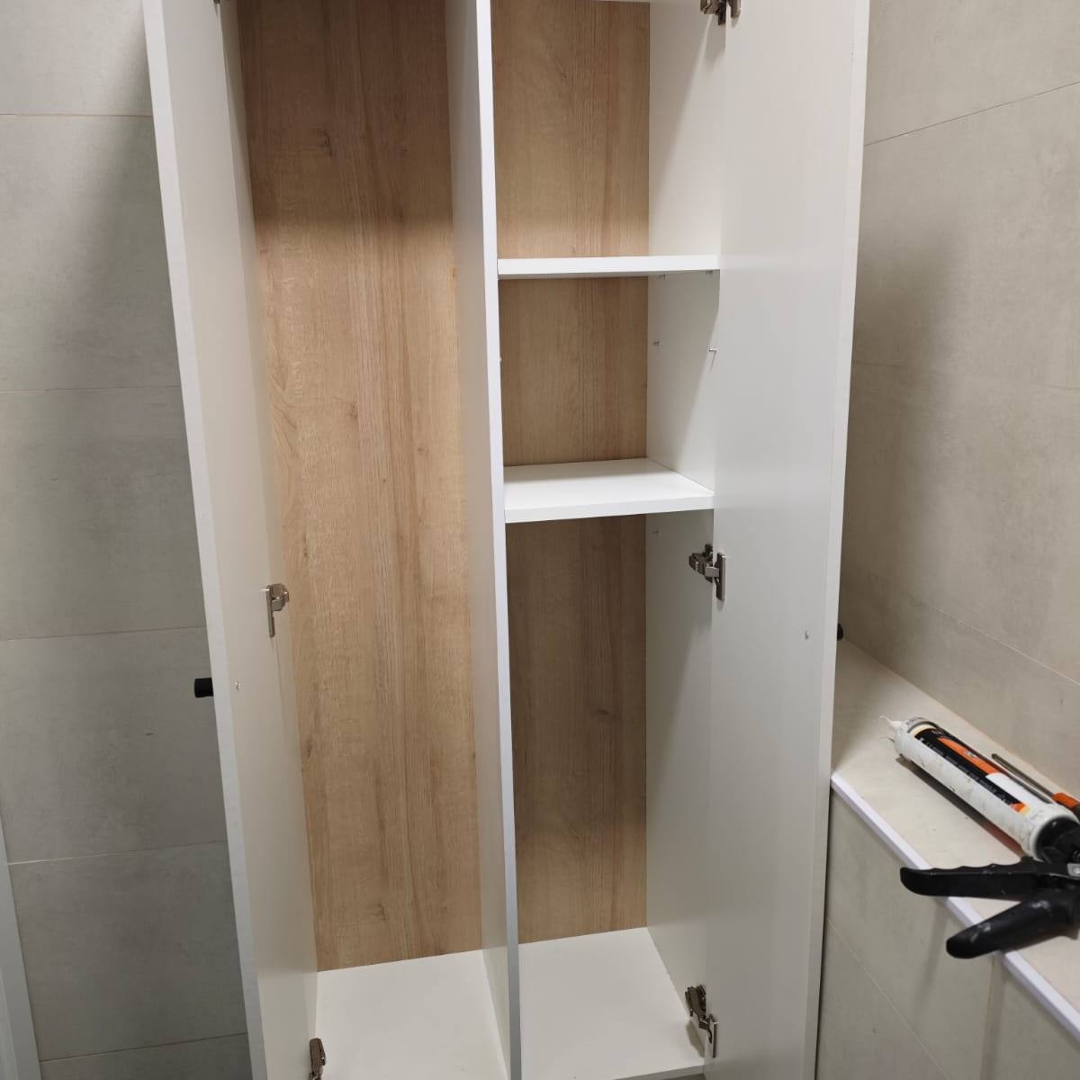 armario blanco baño